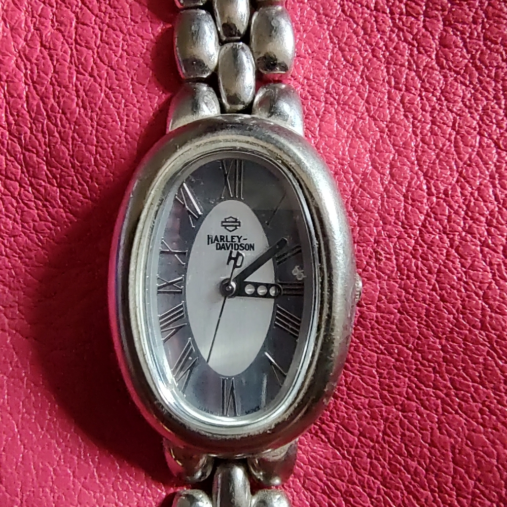Harley-Davidson Silver Oval Watch